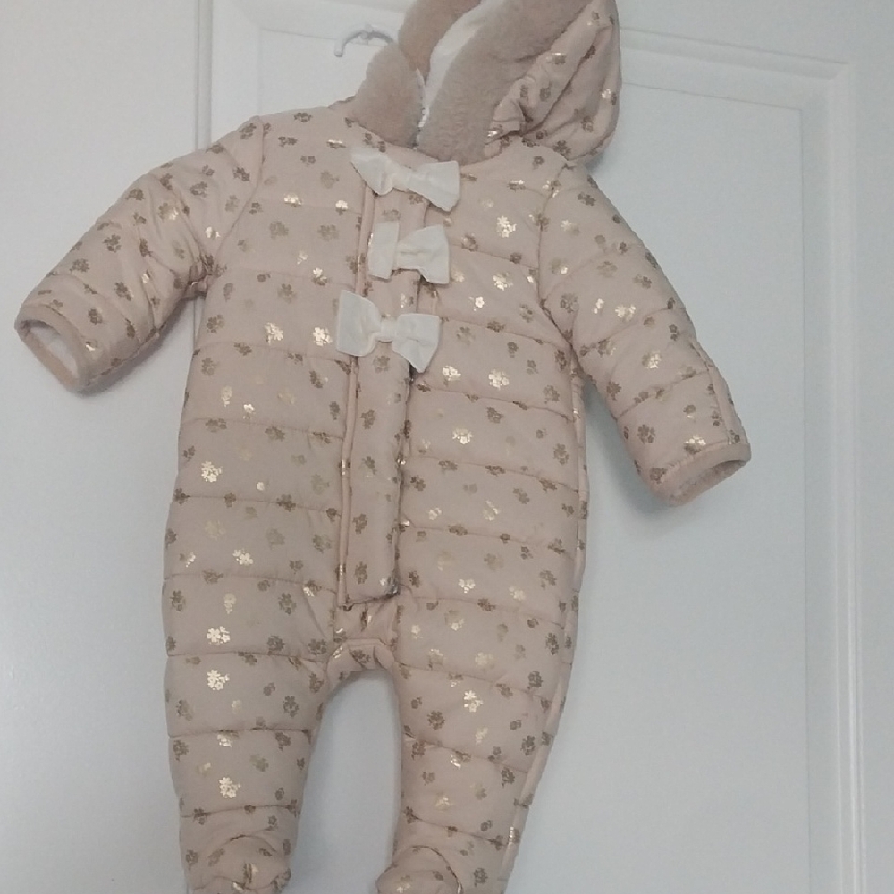 New York & Company Cream and Gold One Piece Footies Cozy Design